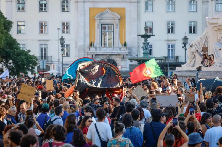Thousands of young people launch a housing protest in Lisbon