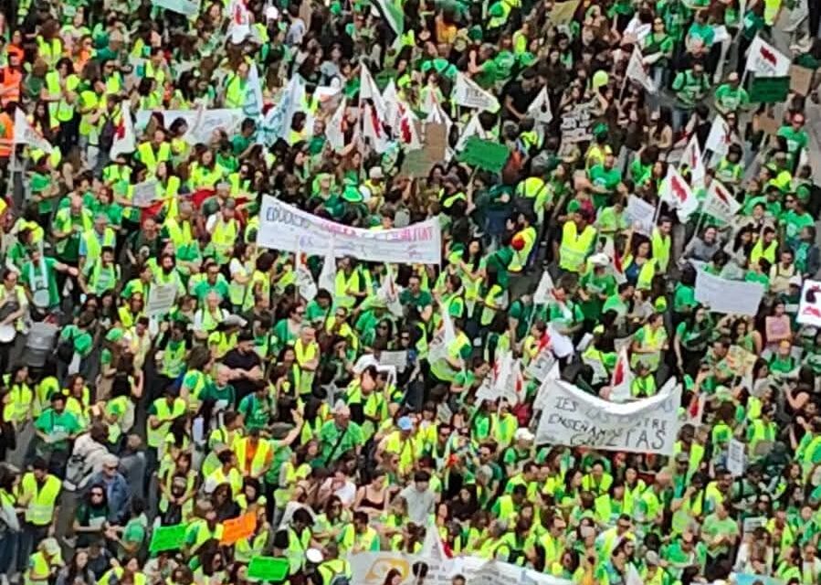 Public education comes to a standstill in a historic strike in Valencia